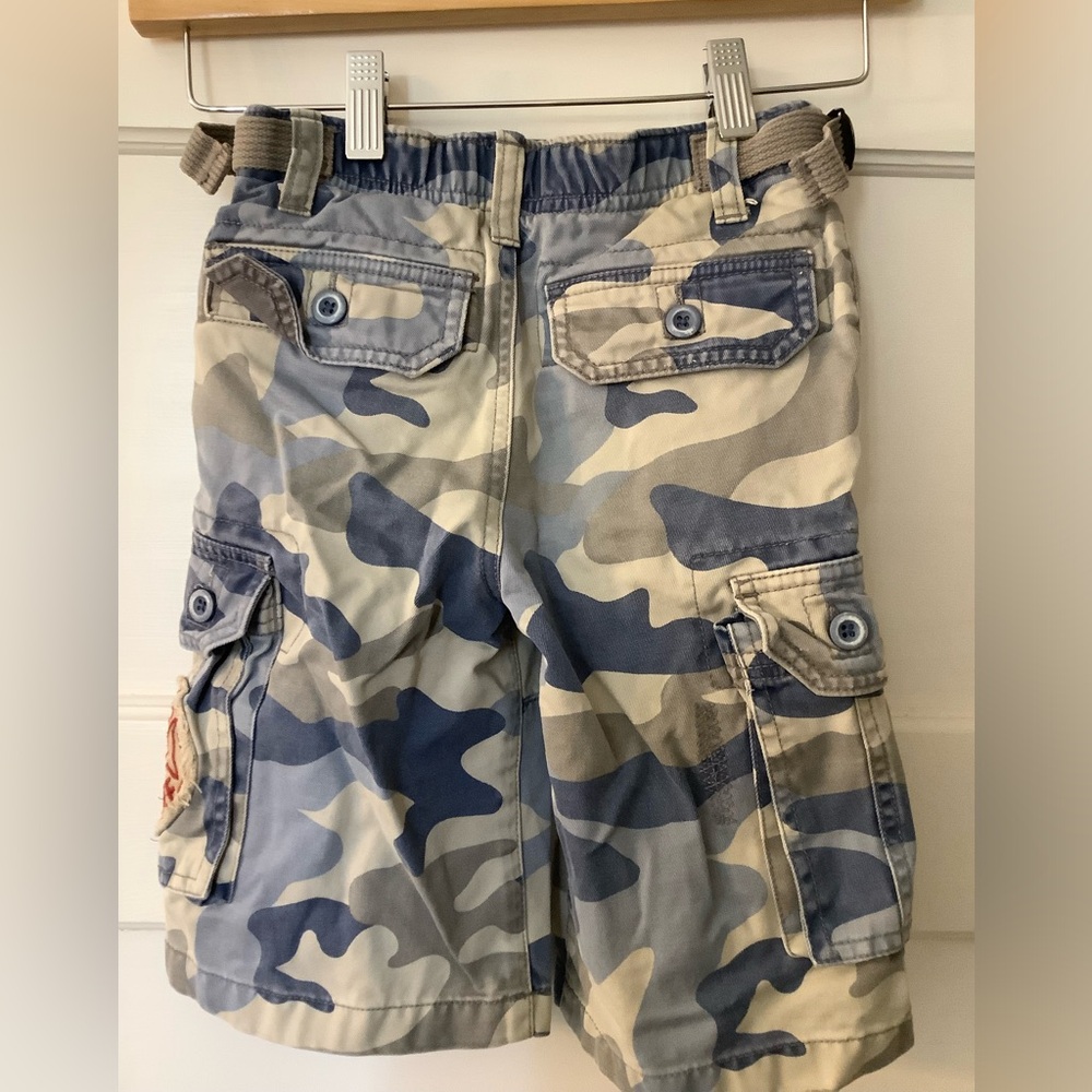 Mini Boden Boys Blue Camo Cargo shorts, 6y - Picture 2 of 6